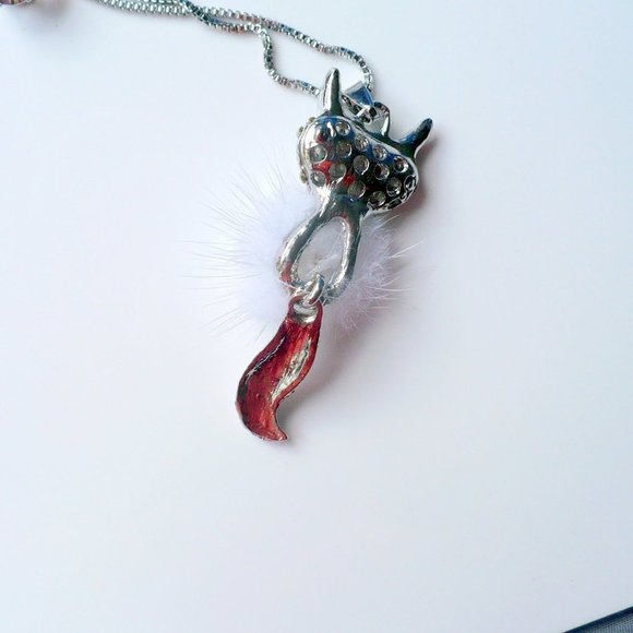 ❤️ NEW Silver Rhinestone Fox 2 Part Necklace With White Feathers Movable Tail - Picture 9 of 10